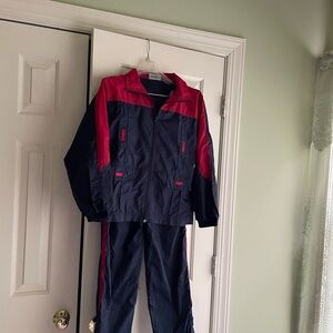 Preowned boys two piece jogging set in size 12/14 (medium)